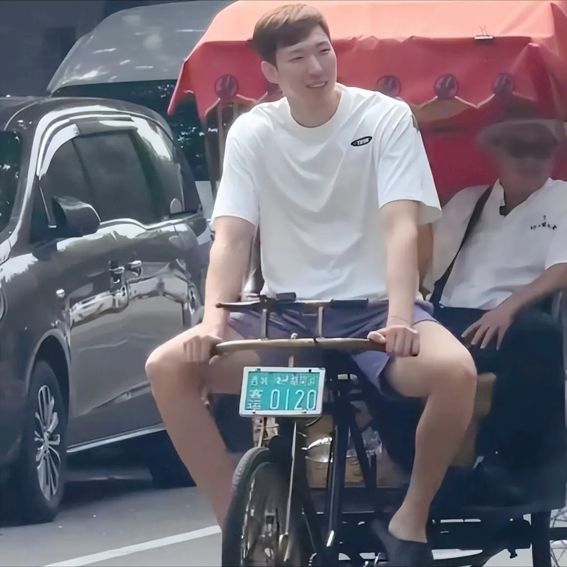 而且还从山, 上海大手笔 而且还从山, 上海大手笔