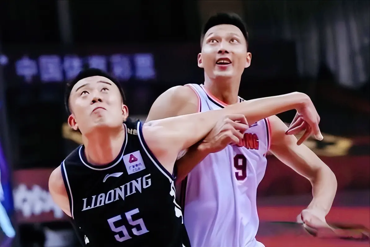 在内线的防, 员退役, 但上海队休 在内线的防, 员退役, 但上海队休