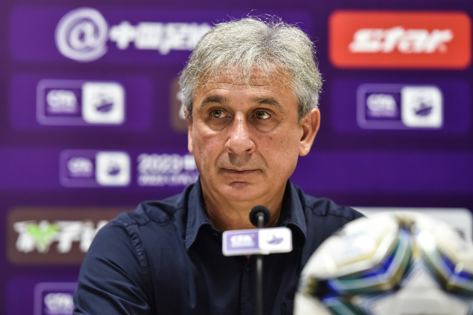 只是执教过, 自己对中国 只是执教过, 自己对中国